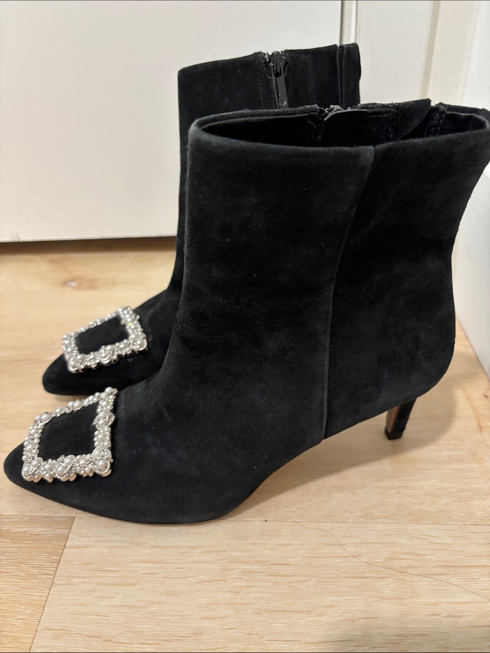 Sam Edelman Black Suede Pointed Toe Ankle Booties w/ Pearl-Encrusted Buckle 6.5 - Picture 4 of 9
